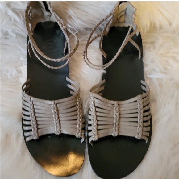 B. Makowsky Strappy Taupe Sandals 8M - Picture 1 of 3